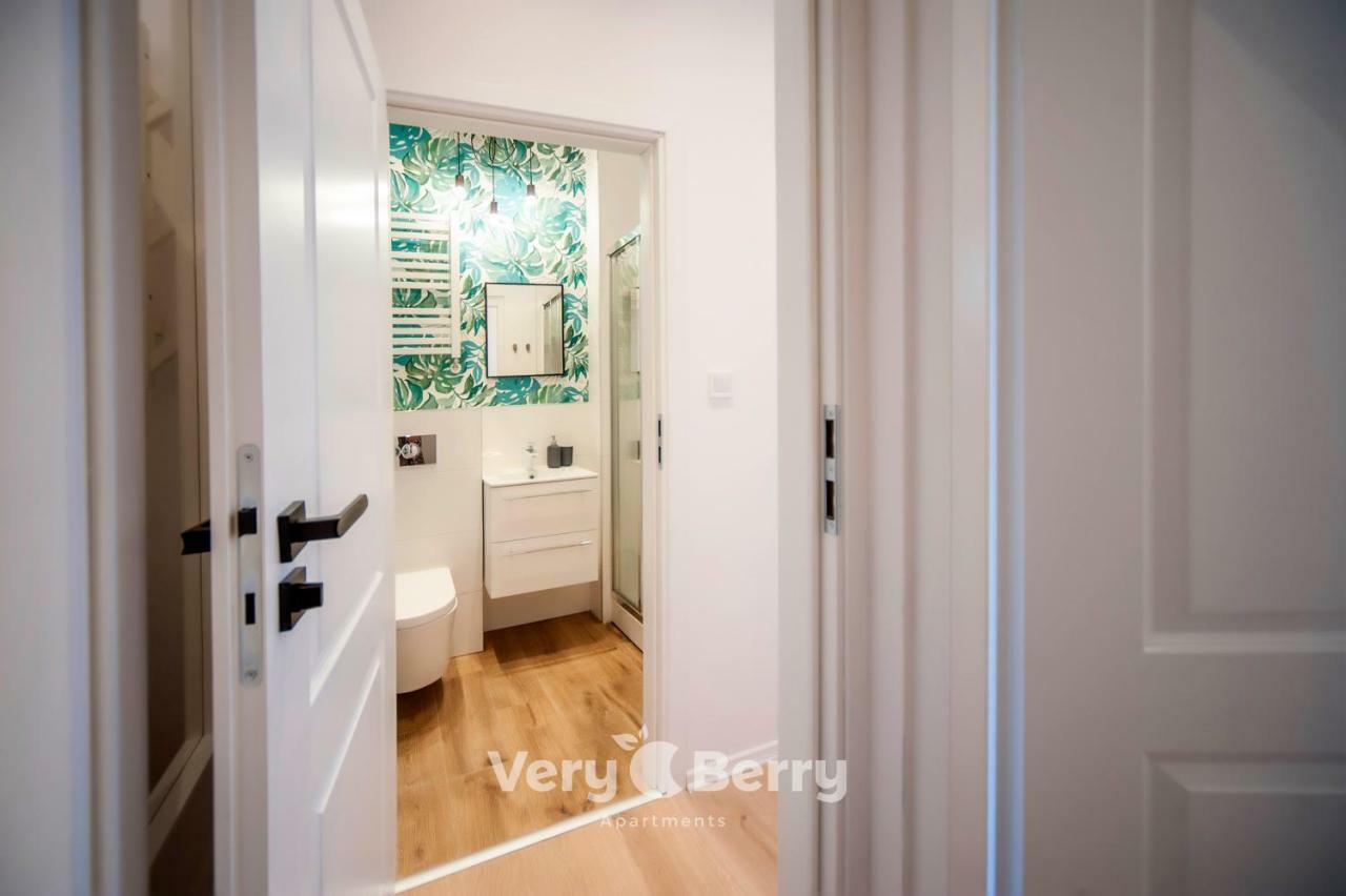Very Berry - Glogowska 35A - Mtp Apartments - Self Check In 24H พอซนาน ภายนอก รูปภาพ