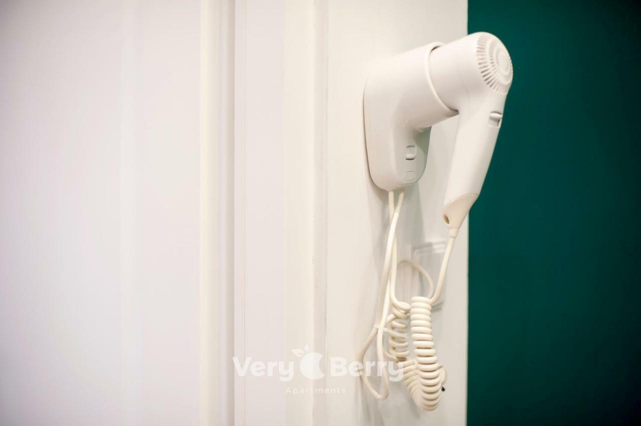 Very Berry - Glogowska 35A - Mtp Apartments - Self Check In 24H พอซนาน ภายนอก รูปภาพ