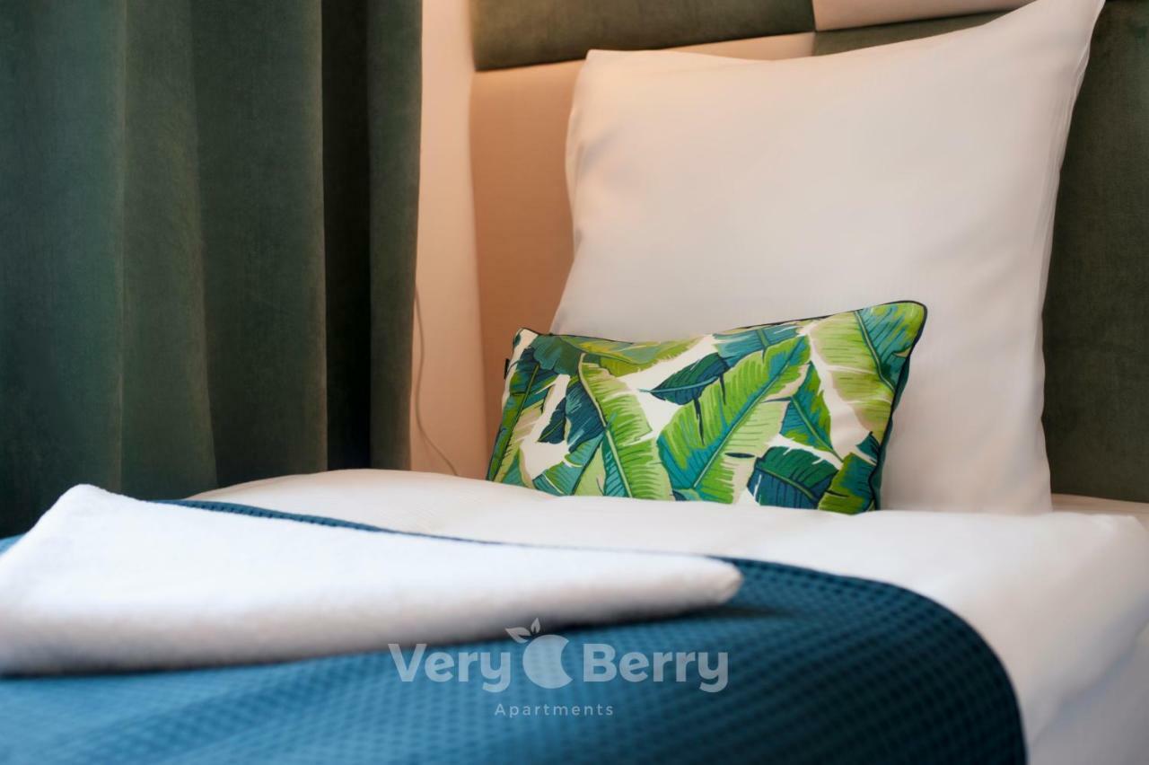 Very Berry - Glogowska 35A - Mtp Apartments - Self Check In 24H พอซนาน ภายนอก รูปภาพ
