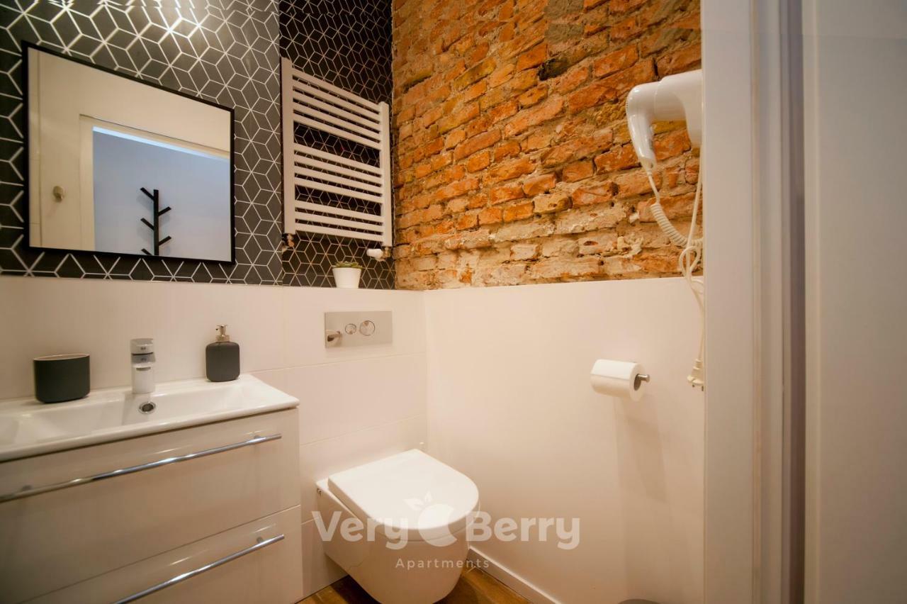Very Berry - Glogowska 35A - Mtp Apartments - Self Check In 24H พอซนาน ภายนอก รูปภาพ