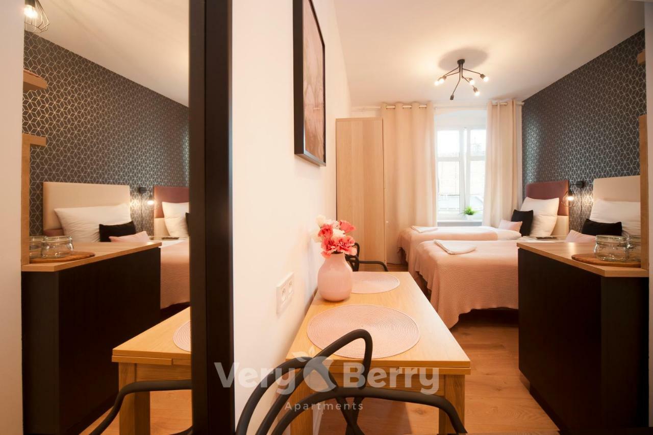 Very Berry - Glogowska 35A - Mtp Apartments - Self Check In 24H พอซนาน ภายนอก รูปภาพ