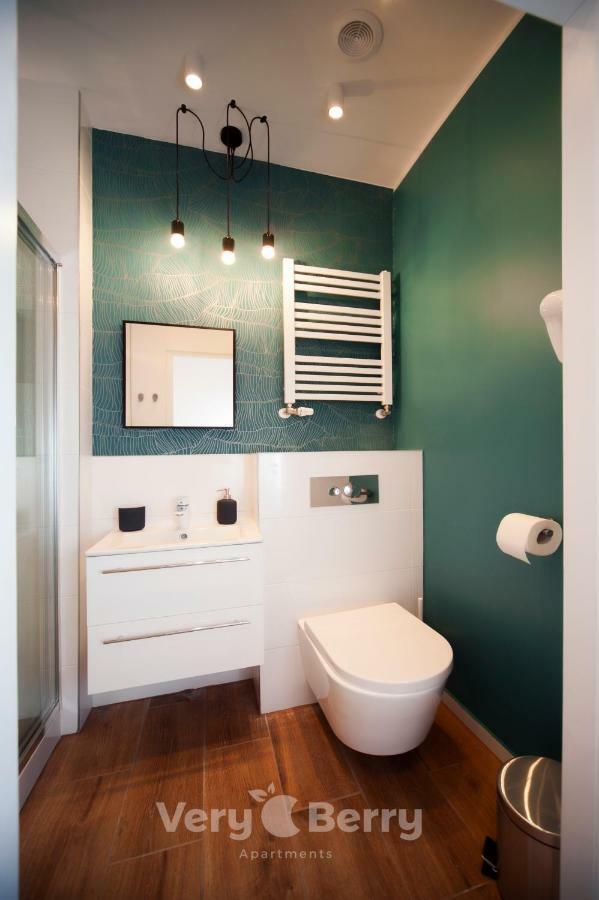 Very Berry - Glogowska 35A - Mtp Apartments - Self Check In 24H พอซนาน ภายนอก รูปภาพ