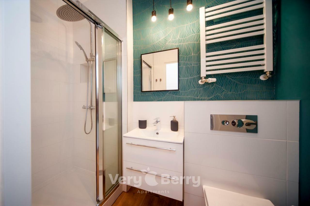 Very Berry - Glogowska 35A - Mtp Apartments - Self Check In 24H พอซนาน ภายนอก รูปภาพ