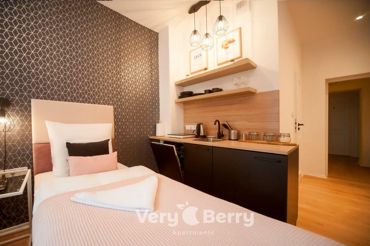 Very Berry - Glogowska 35A - Mtp Apartments - Self Check In 24H พอซนาน ภายนอก รูปภาพ