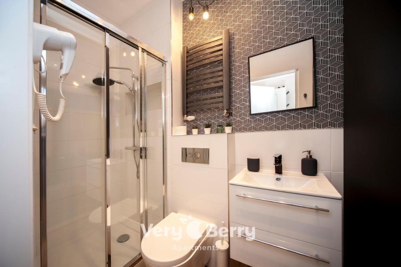 Very Berry - Glogowska 35A - Mtp Apartments - Self Check In 24H พอซนาน ภายนอก รูปภาพ