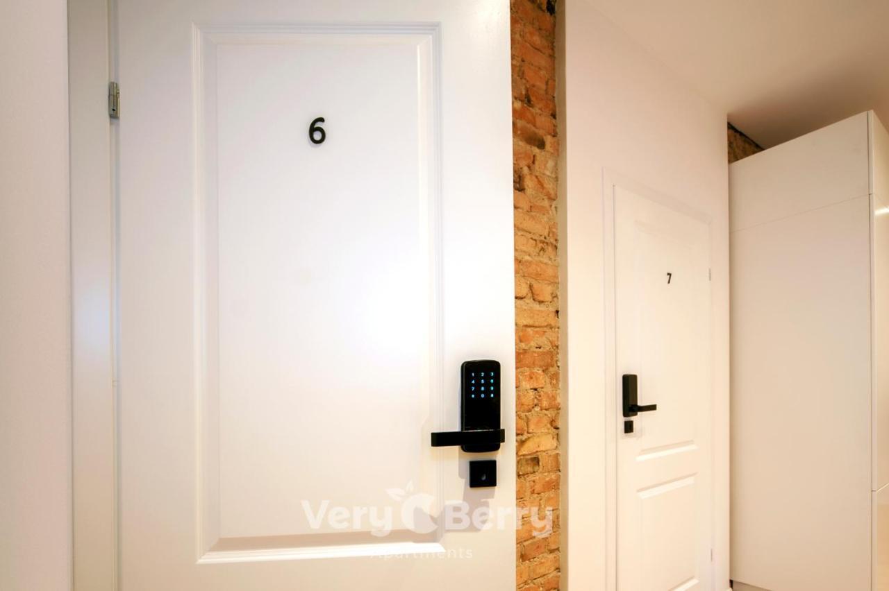 Very Berry - Glogowska 35A - Mtp Apartments - Self Check In 24H พอซนาน ภายนอก รูปภาพ