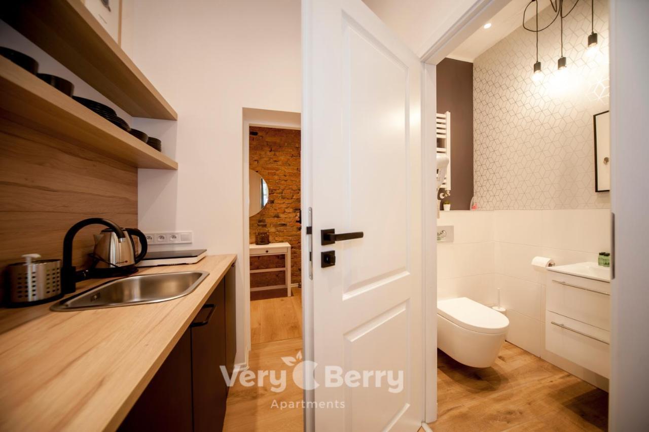 Very Berry - Glogowska 35A - Mtp Apartments - Self Check In 24H พอซนาน ภายนอก รูปภาพ