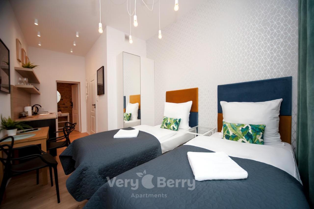 Very Berry - Glogowska 35A - Mtp Apartments - Self Check In 24H พอซนาน ภายนอก รูปภาพ